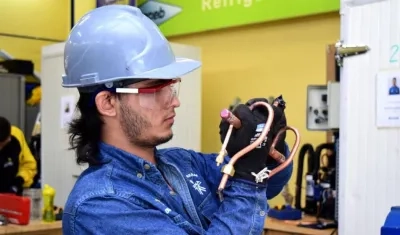 Las vacantes son en varios sectores como industrial, telecomunicaciones, agrícola y de servicios.