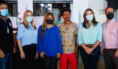Gremios culturales con los secretarios de Cultura y Desarrollo, María T. Fernández y  Ricardo Plata, en el lanzamiento de la convocatoria.