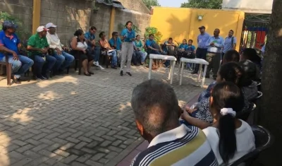 Equipo de Uniatlántico con los retornados.