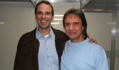Dudu Braga y su padre, el reconocido cantante Roberto Carlos.