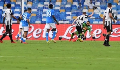 El colombiano David Ospina fue titular.