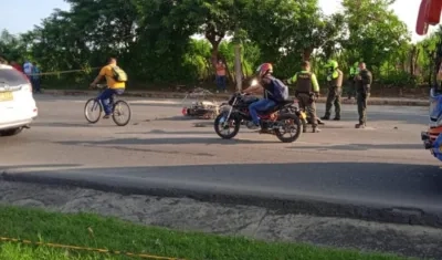El policía falleció en el lugar de los hechos. 