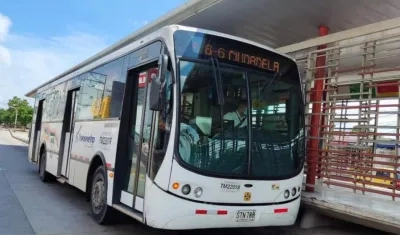 Un bus de Transmetro sobre la Troncal de Murillo. 