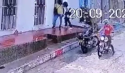 Momento del atraco en el barrio 7 de Abril. 