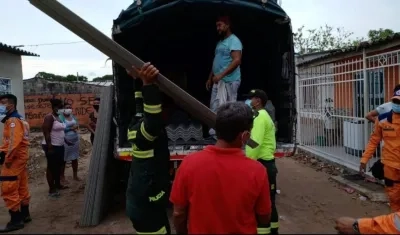 Entrega de ayudas a los damnificados en Ciudad Paraíso. 