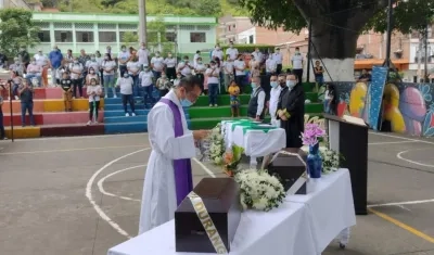 Los cuerpos fueron entregados de manera conjunta y en cumplimiento de todos los protocolos de bioseguridad adoptados a raíz de la pandemia del Covid-19.