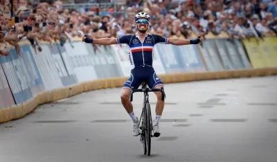 El francés Julian Alaphilippe ganó en solitario en Flandes, Bélgica.