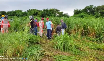 Lugar donde quedaron entre la maleza la moto y el carro. 