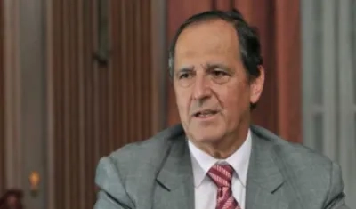 Juan Camilo Restrepo, Comisionado de Paz. 