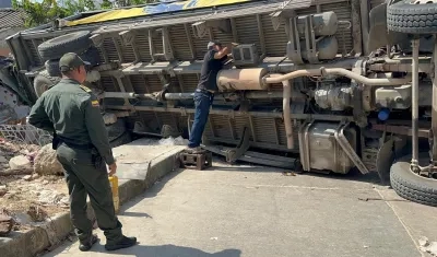Camión accidentado en Pie de la Popa.
