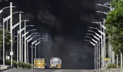 Imagen del incendio y el humo.