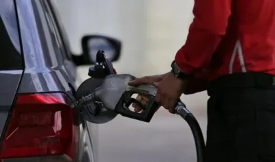 Tanqueo de gasolina.