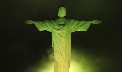 El Cristo Redentor esta noche de jueves.