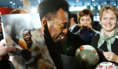 Pelé en una visita a Lausana (Suiza), en 2004.