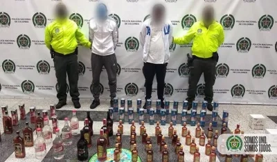 Licor adulterado decomisado por la Policía.