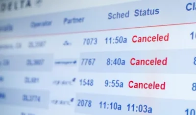 La pantalla del estado de los vuelos en el Aeropuerto Internacional de Los Angeles