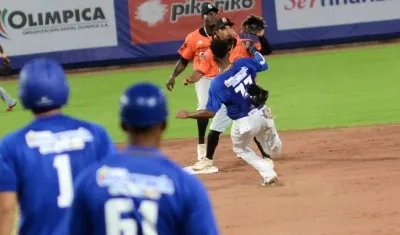 Acción del juego entre Gigantes y Vaqueros. 