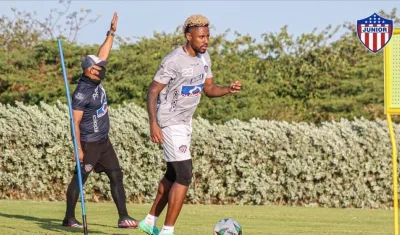 Omar Albornoz en su primer entrenamiento con Junior. 