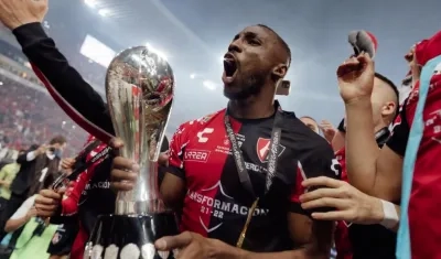 Julián Quiñones, delantero colombiano. 