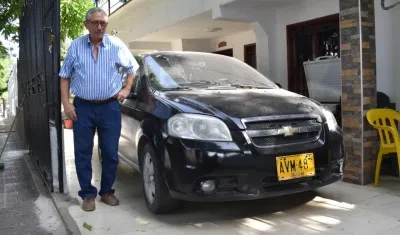 Carlos Hernández Pertuz tiene su carro en la terraza de la casa sin poder utilizarlo.