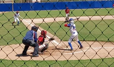 Acción del juego entre Caimanes y Tigres. 