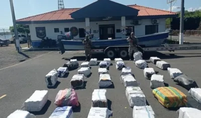 Este es el cargamento de 1.047 paquetes de droga aprehendidos en Bahía Parita, provincia de Herrera, Pacífico Central.