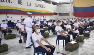 Jóvenes en la Escuela Naval. 