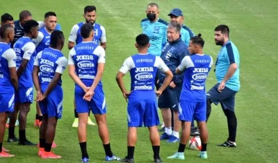 Hernán Darío 'Bolillo' Gómez, entrenador de Honduras. 