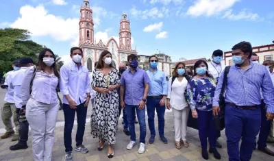 La Vicepresidenta de Colombia, Marta Lucía Ramírez, y el alcalde de Barranquilla, Jaime Pumarejo, durante la visita a la Plaza de San Nicolás.
