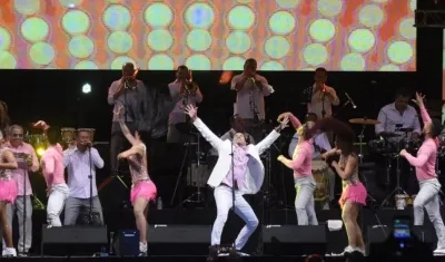 Checo Acosta en su actuación del Festival de Orquestas en el año 2020.