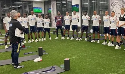 El técnico Reinaldo Rueda y el grupo de jugadores.