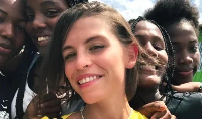 La candidata Viviana Vargas Vives con un grupo de simpatizantes.