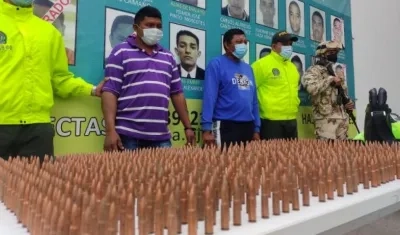 Los capturados con las municiones. 