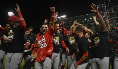 Los Criollos celebran el título. 