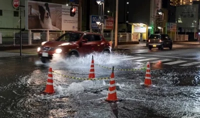 Calles anegadas en Japón tras el terremoto.