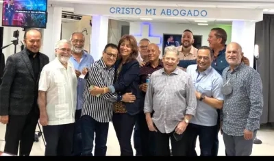 Ismael Miranda, rodeado de amigos y familiares.