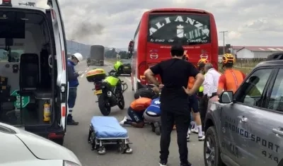 Egan Bernal se accidentó y es atendido en la Clínica de la Sabana.