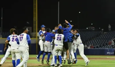 Celebración de Caimanes, tras el campeonato. 