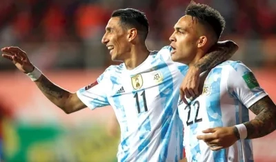 Ángel Di María y Lautaro Martínez, autores de los goles que abrieron la victoria argentina.