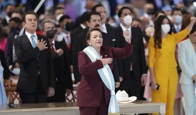 La presidente electa Xiomara Castro jura como nueva presidente de Honduras.