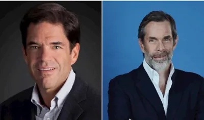 Fotografía divulgada por TelevisaUnivisión donde aparecen el presidente ejecutivo de su Junta Directiva, Alfonso de Angoitia (i), y su director general, Wade Davis (d).