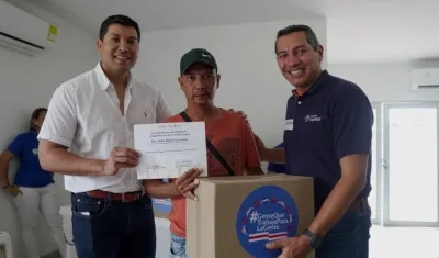 Entrega de los certificados de capacitación.