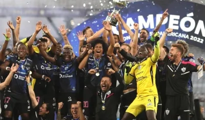 Jugadores de Independiente del Valle celebrando el título.