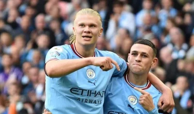 Erling Haaland  celebra uno de sus goles. 