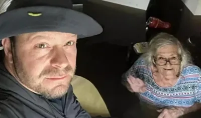 John Lauder junto a su madre.