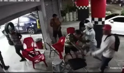 Momento del atraco en la calle 76. 