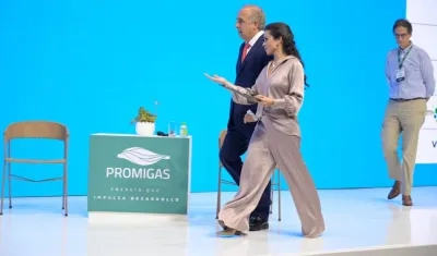 El Ministro Guillermo Reyes y la presidenta de Naturgas Luz Stella Murgas.