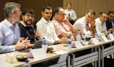 Reunión del Alcalde con gremios y políticos.