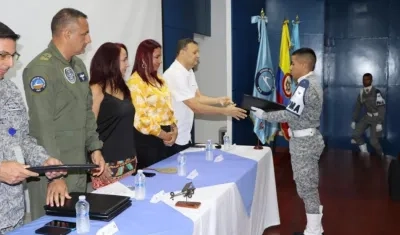 Soldados se gradúan de bachiller-