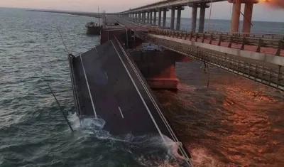 El puente de Crimea quedó seriamente dañado. 